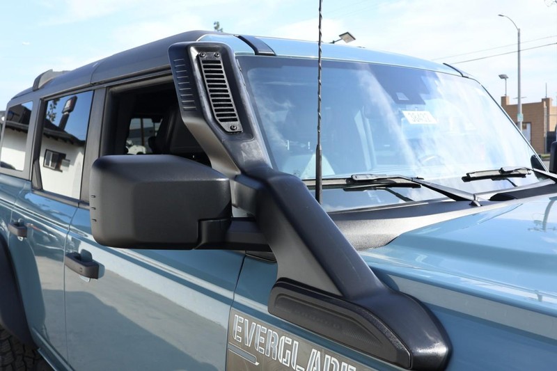 Ford Bronco Vehicle Full-screen Gallery Image 14