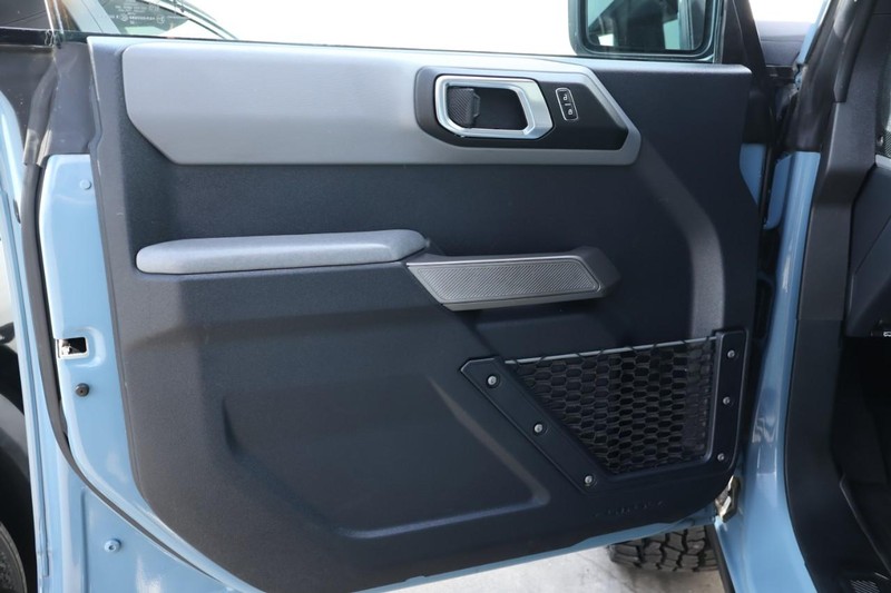 Ford Bronco Vehicle Full-screen Gallery Image 18