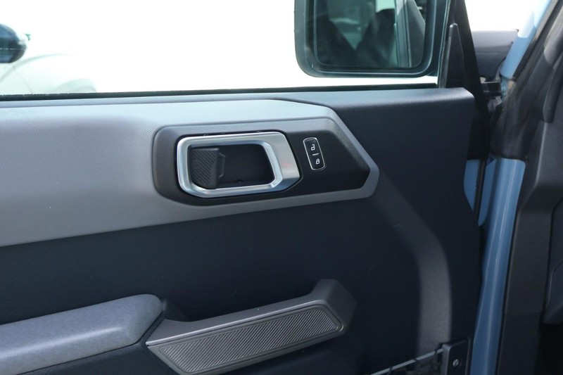 Ford Bronco Vehicle Full-screen Gallery Image 19