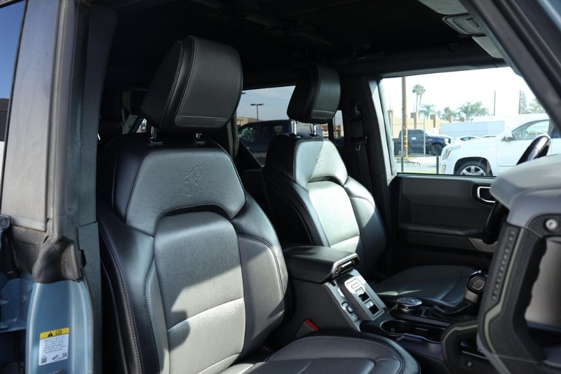 Ford Bronco Vehicle Full-screen Gallery Image 25