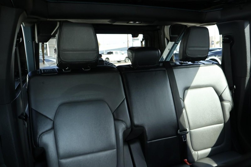 Ford Bronco Vehicle Full-screen Gallery Image 26