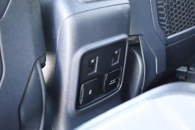 Ford Bronco Vehicle Full-screen Gallery Image 27