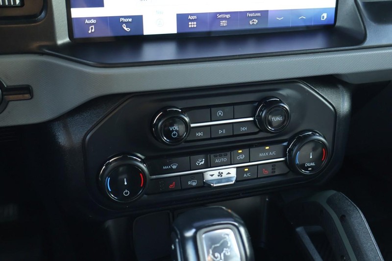 Ford Bronco Vehicle Full-screen Gallery Image 38