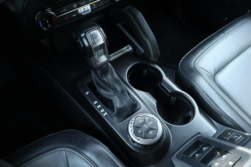 Ford Bronco Vehicle Full-screen Gallery Image 40