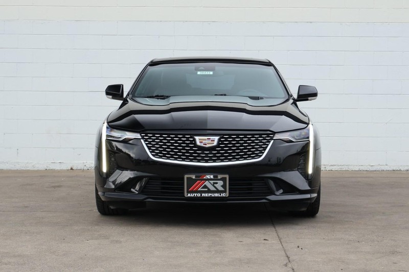 Cadillac CT4 Vehicle Full-screen Gallery Image 02