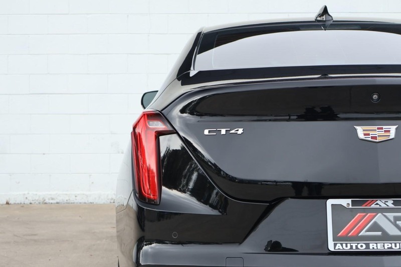 Cadillac CT4 Vehicle Full-screen Gallery Image 07