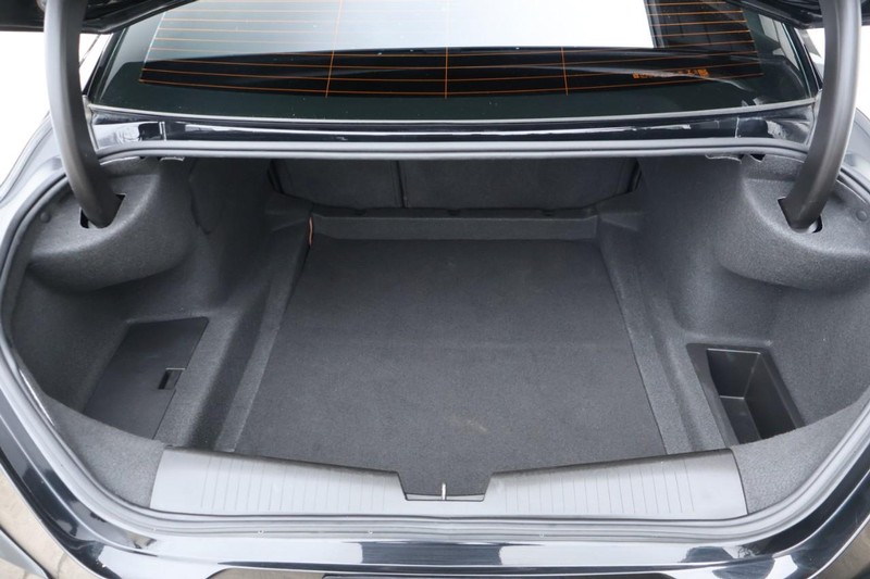 Cadillac CT4 Vehicle Full-screen Gallery Image 09