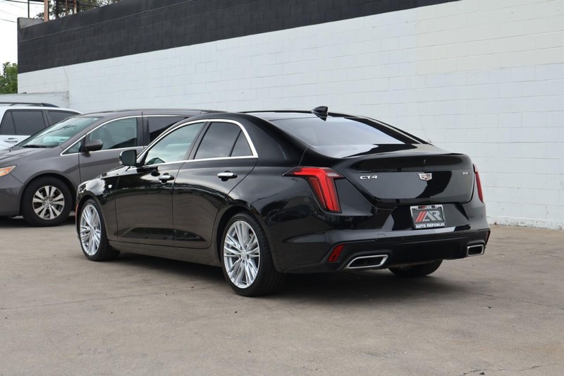 Cadillac CT4 Vehicle Full-screen Gallery Image 10