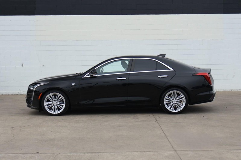 Cadillac CT4 Vehicle Full-screen Gallery Image 11