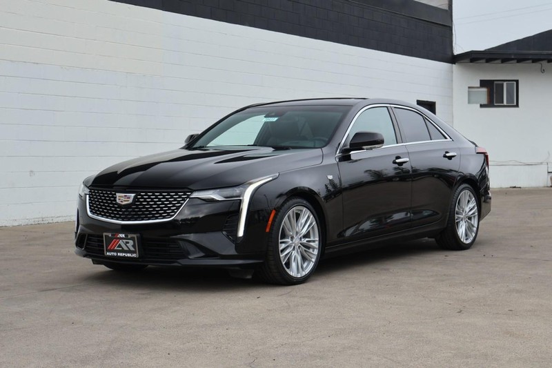 Cadillac CT4 Vehicle Full-screen Gallery Image 12