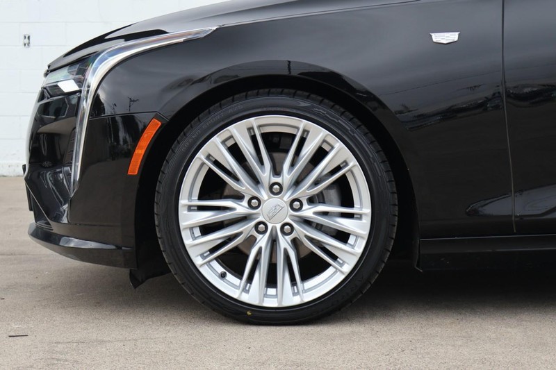 Cadillac CT4 Vehicle Full-screen Gallery Image 14