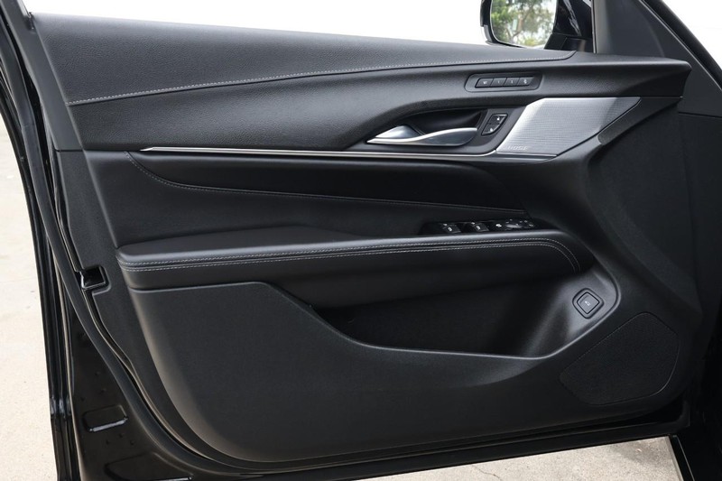 Cadillac CT4 Vehicle Full-screen Gallery Image 15