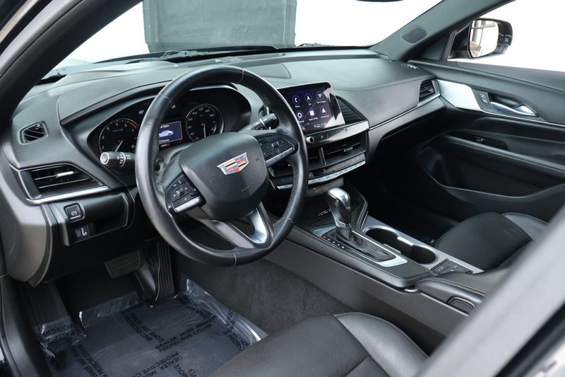 Cadillac CT4 Vehicle Full-screen Gallery Image 17