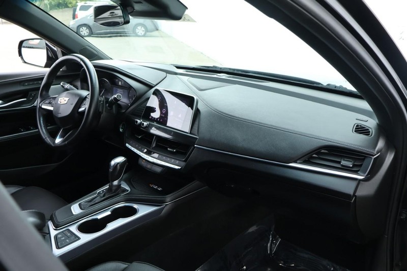 Cadillac CT4 Vehicle Full-screen Gallery Image 21