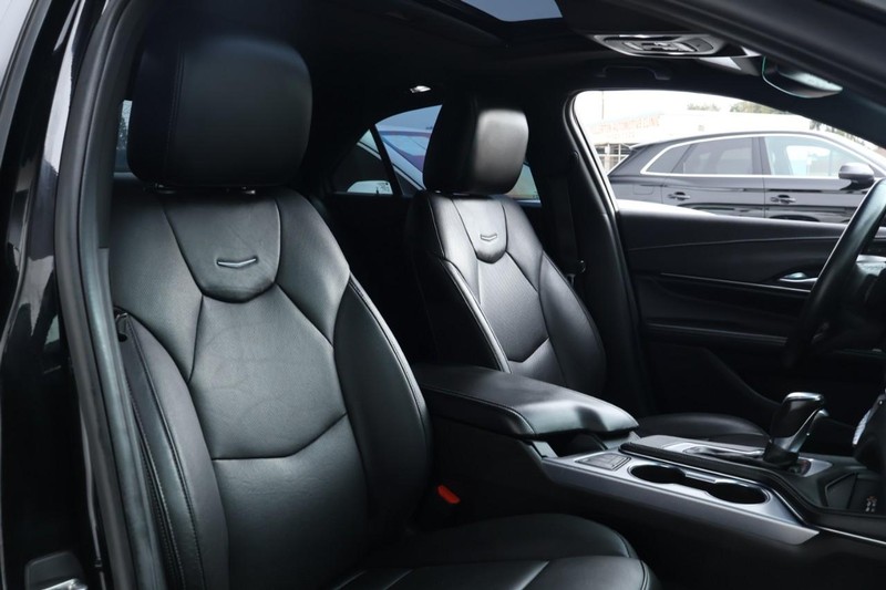 Cadillac CT4 Vehicle Full-screen Gallery Image 23