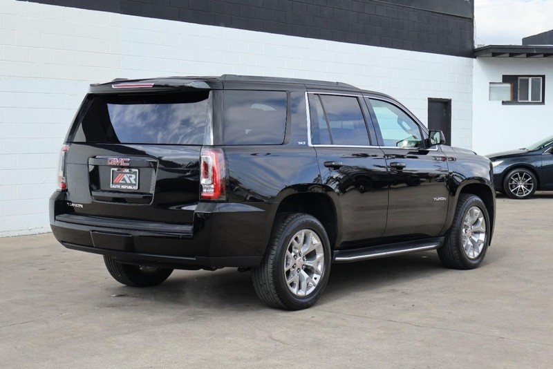 GMC Yukon Vehicle Full-screen Gallery Image 05