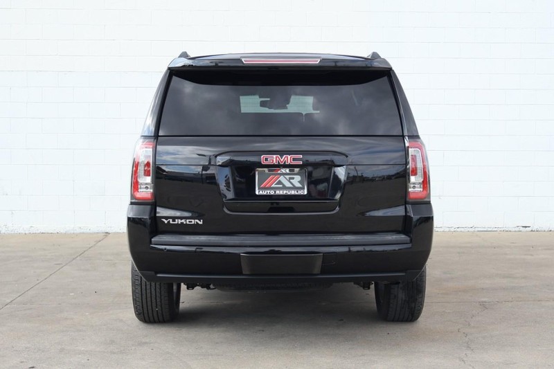 GMC Yukon Vehicle Full-screen Gallery Image 06