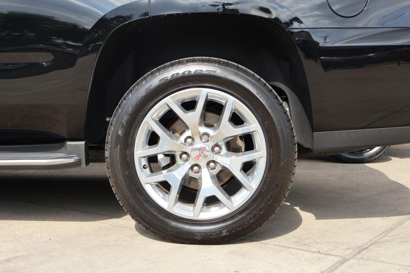GMC Yukon Vehicle Full-screen Gallery Image 17