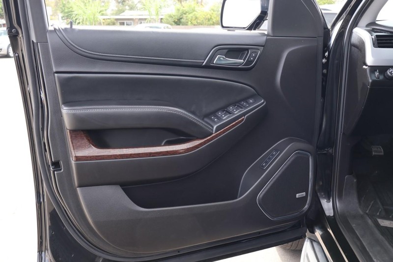 GMC Yukon Vehicle Full-screen Gallery Image 18