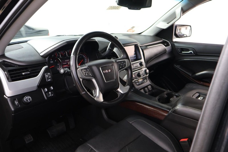 GMC Yukon Vehicle Full-screen Gallery Image 20