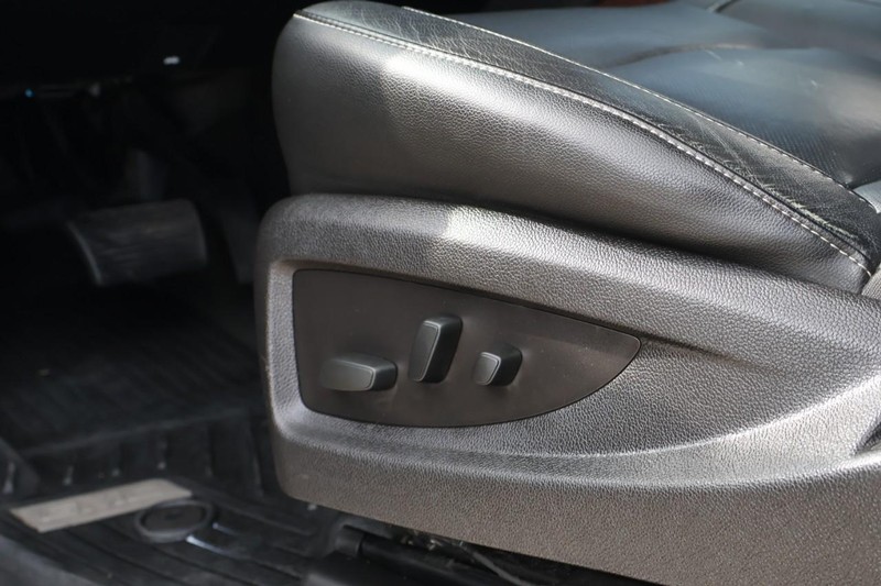 GMC Yukon Vehicle Full-screen Gallery Image 22