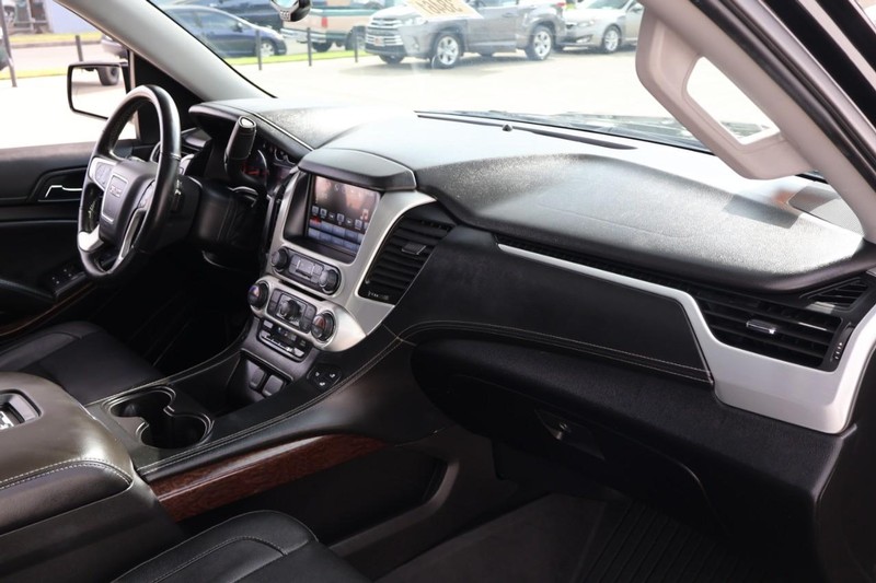 GMC Yukon Vehicle Full-screen Gallery Image 25