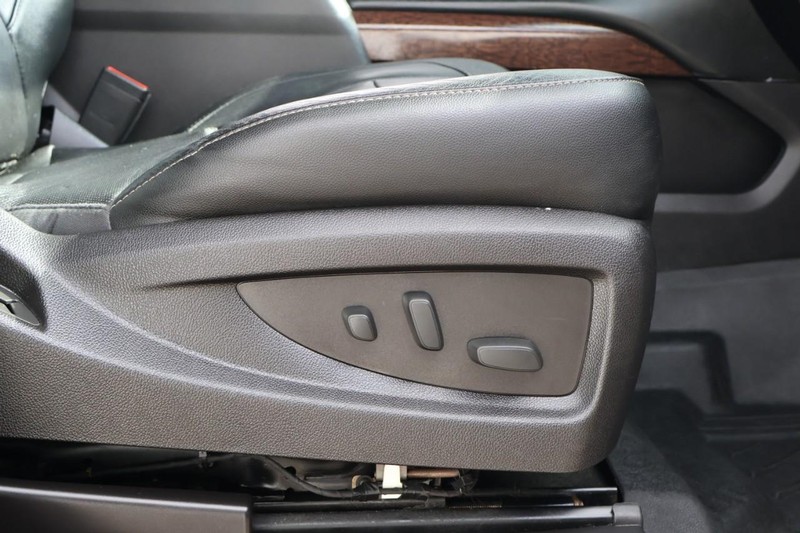 GMC Yukon Vehicle Full-screen Gallery Image 26