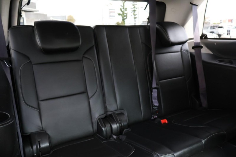 GMC Yukon Vehicle Full-screen Gallery Image 29