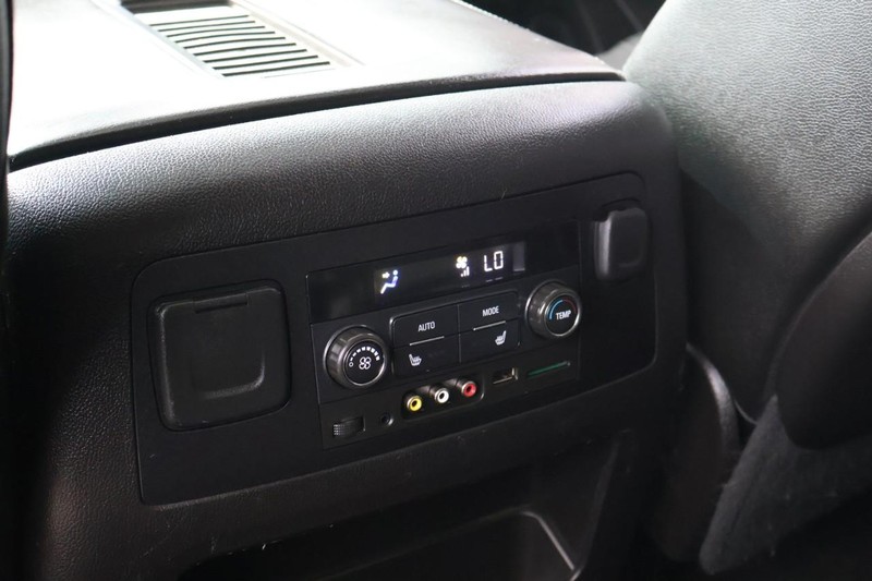 GMC Yukon Vehicle Full-screen Gallery Image 31