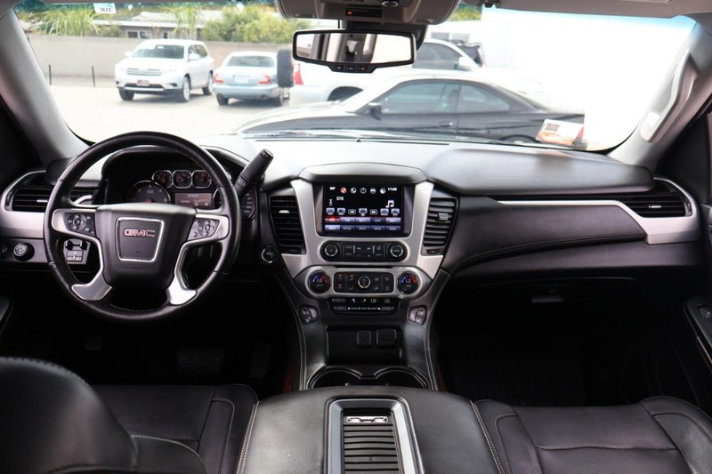 GMC Yukon Vehicle Full-screen Gallery Image 32