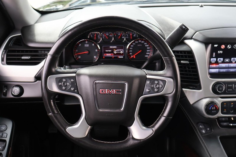 GMC Yukon Vehicle Full-screen Gallery Image 34