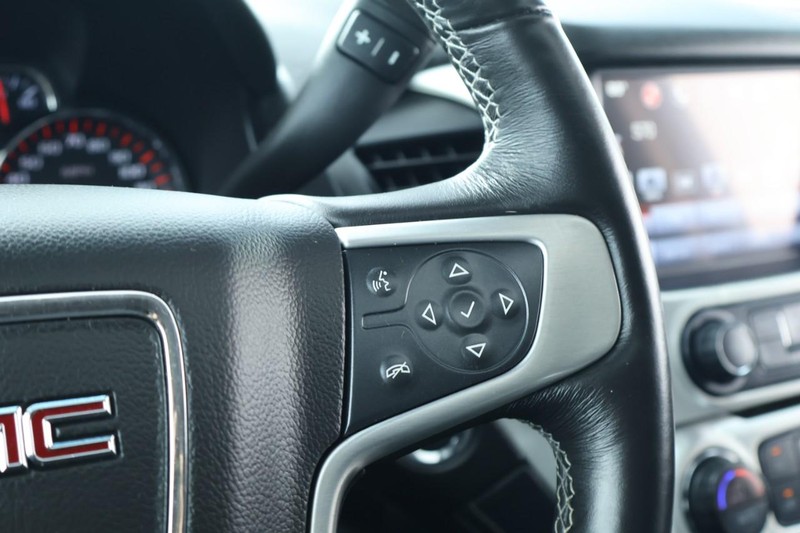 GMC Yukon Vehicle Full-screen Gallery Image 36