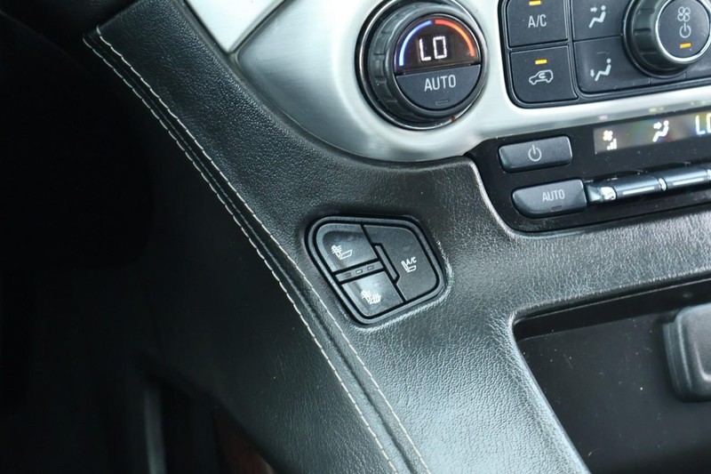 GMC Yukon Vehicle Full-screen Gallery Image 41