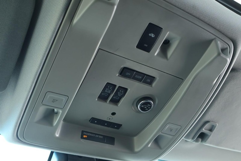 GMC Yukon Vehicle Full-screen Gallery Image 44