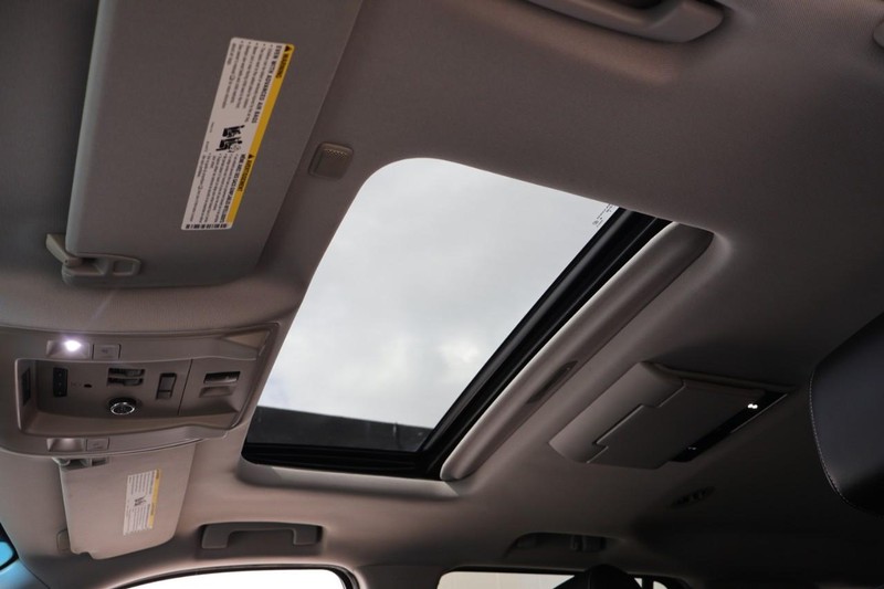 GMC Yukon Vehicle Full-screen Gallery Image 45