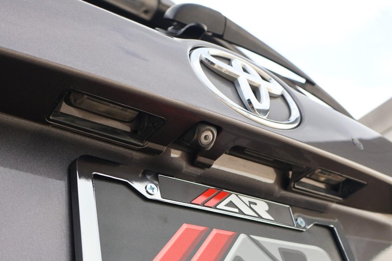 Toyota Highlander Vehicle Full-screen Gallery Image 08