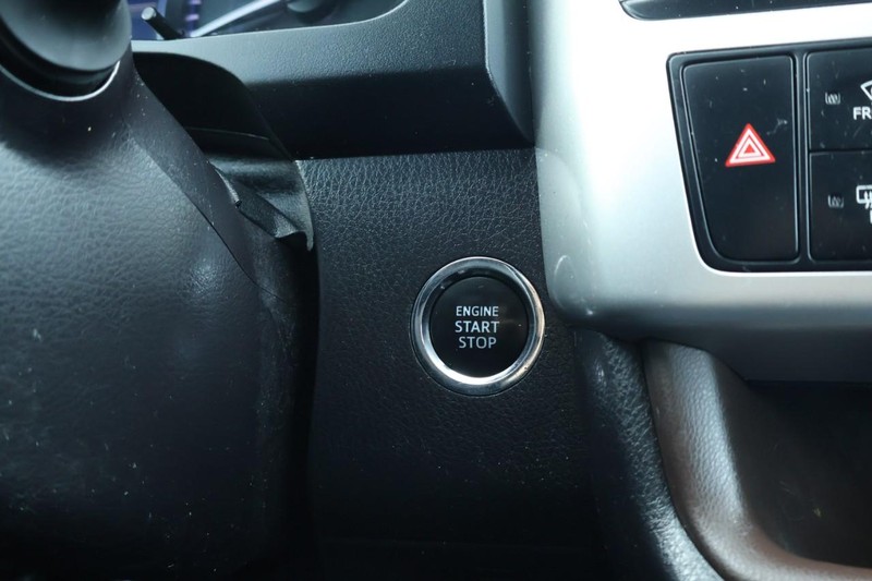 Toyota Highlander Vehicle Full-screen Gallery Image 35