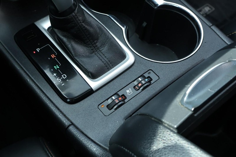 Toyota Highlander Vehicle Full-screen Gallery Image 42