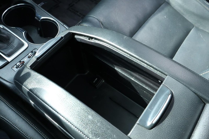 Toyota Highlander Vehicle Full-screen Gallery Image 43