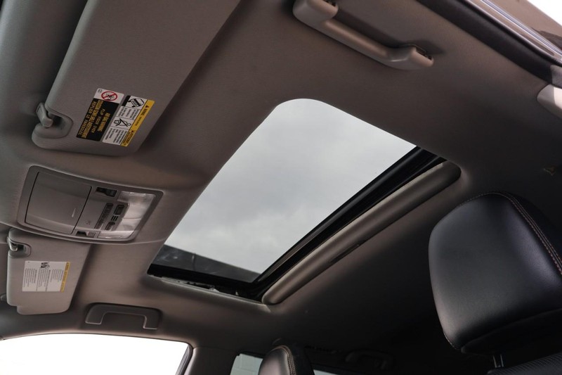 Toyota Highlander Vehicle Full-screen Gallery Image 45