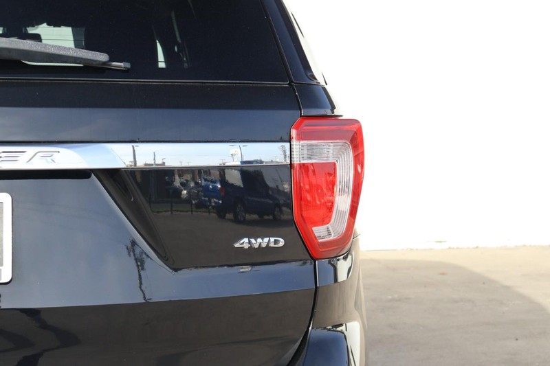 Ford Explorer Vehicle Full-screen Gallery Image 07