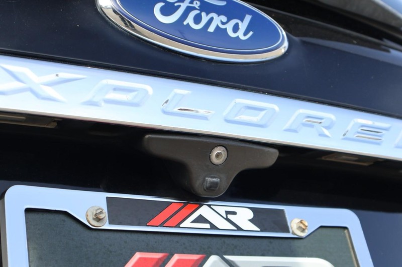 Ford Explorer Vehicle Full-screen Gallery Image 08