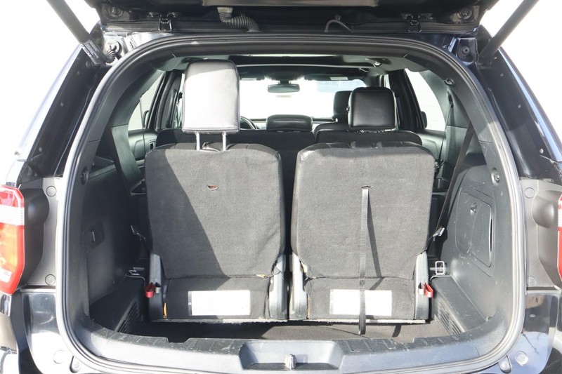 Ford Explorer Vehicle Full-screen Gallery Image 09