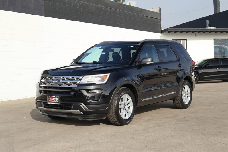 Ford Explorer Vehicle Full-screen Gallery Image 13