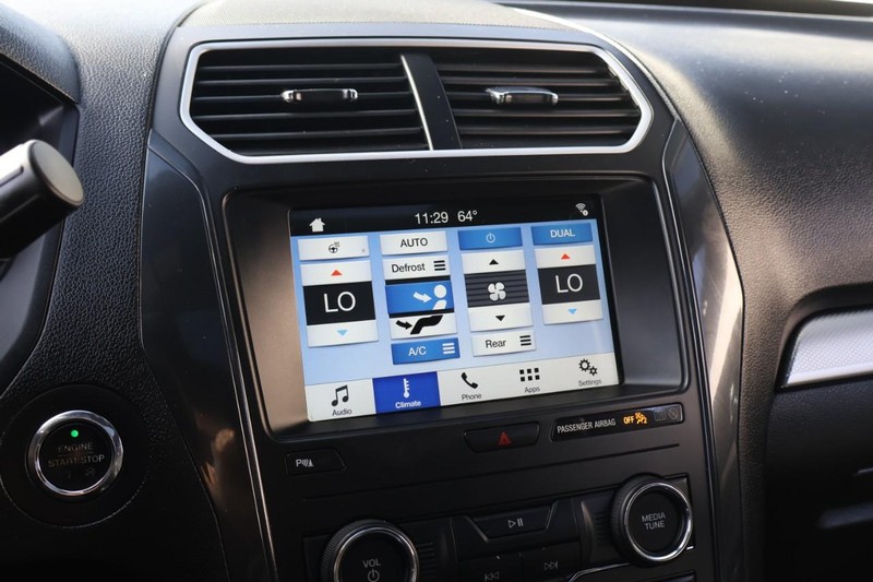 Ford Explorer Vehicle Full-screen Gallery Image 36