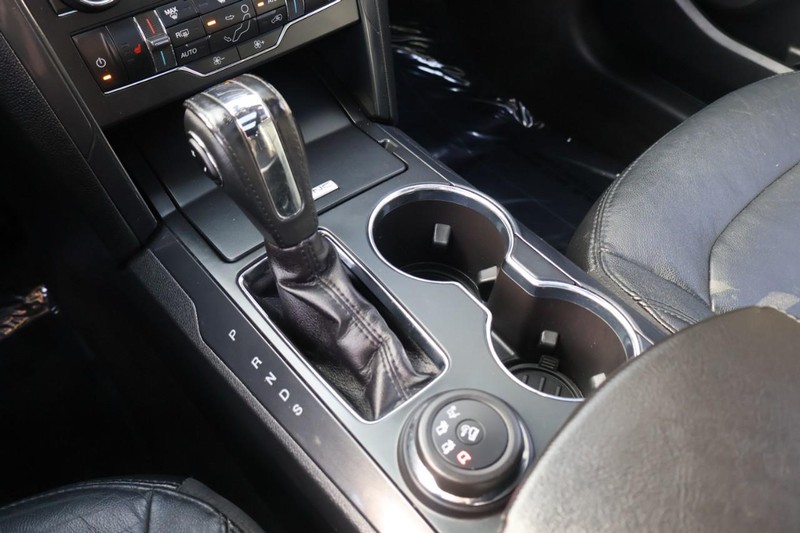 Ford Explorer Vehicle Full-screen Gallery Image 39