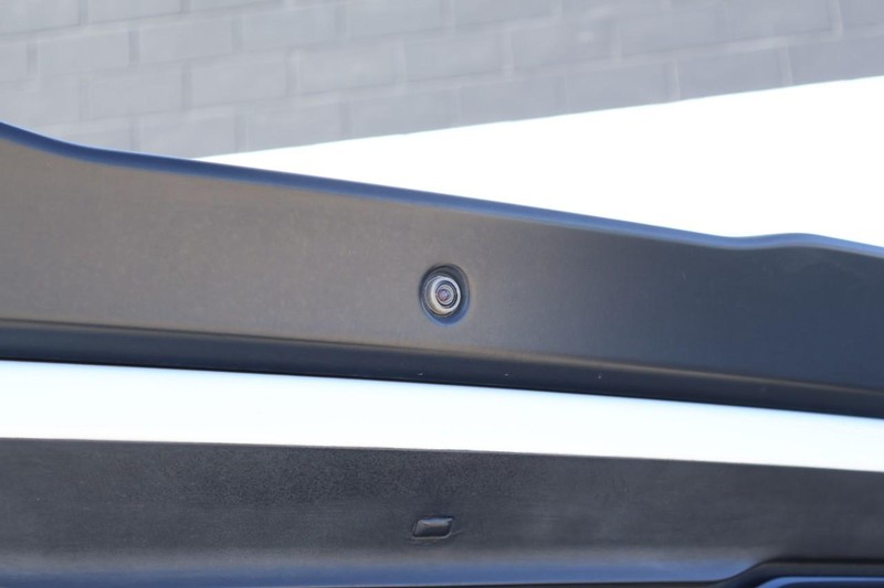 Dodge Challenger Vehicle Full-screen Gallery Image 08