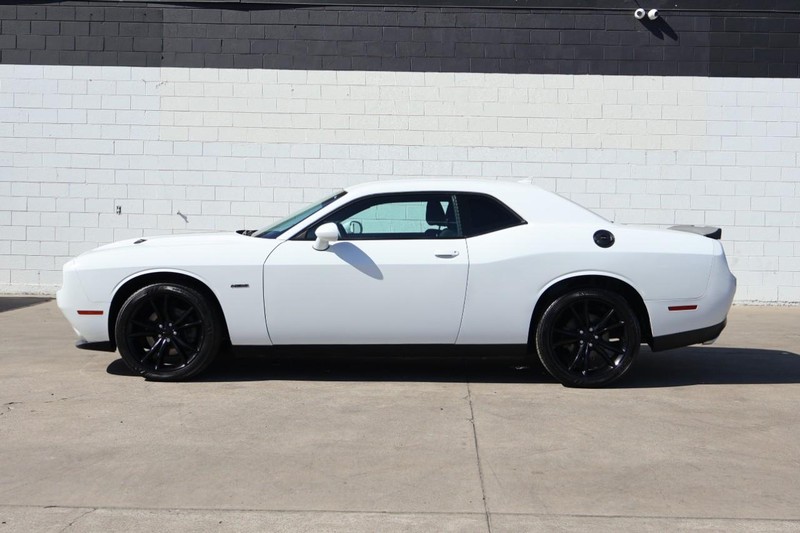 Dodge Challenger Vehicle Full-screen Gallery Image 11