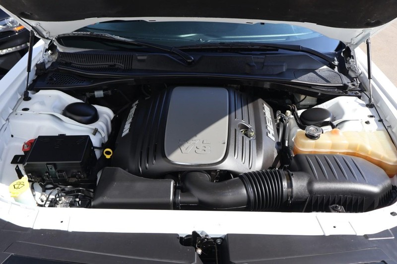 Dodge Challenger Vehicle Full-screen Gallery Image 13