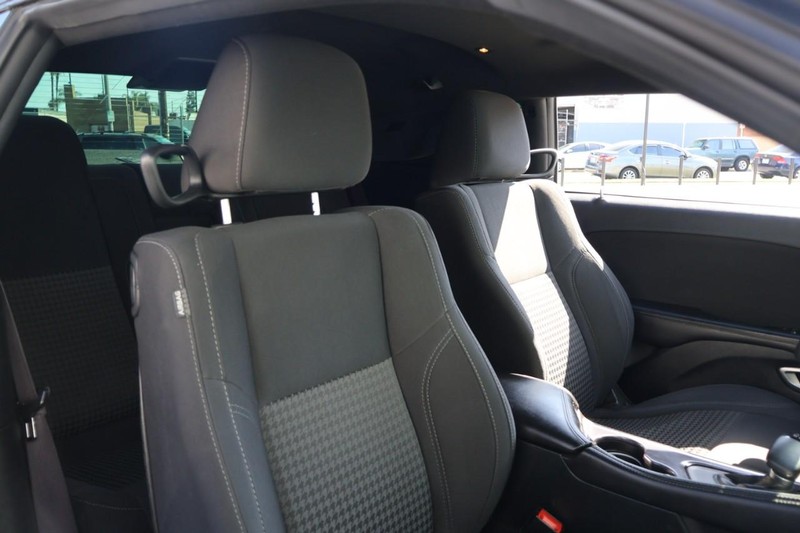 Dodge Challenger Vehicle Full-screen Gallery Image 20